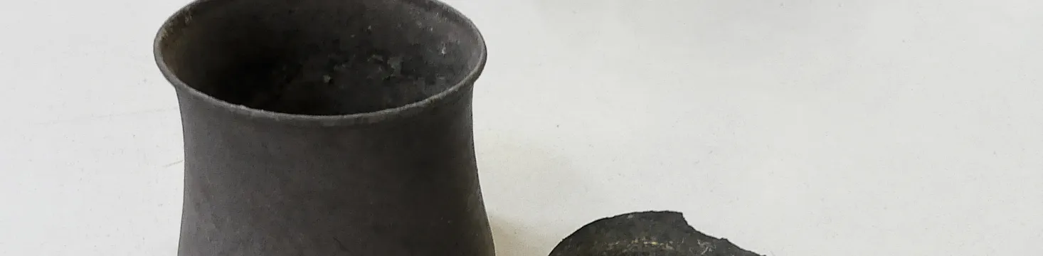 Gobelet en argent et sa anse