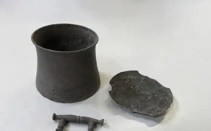 Gobelet en argent et sa anse