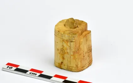 Pièce de jeu d’échec en os décoré