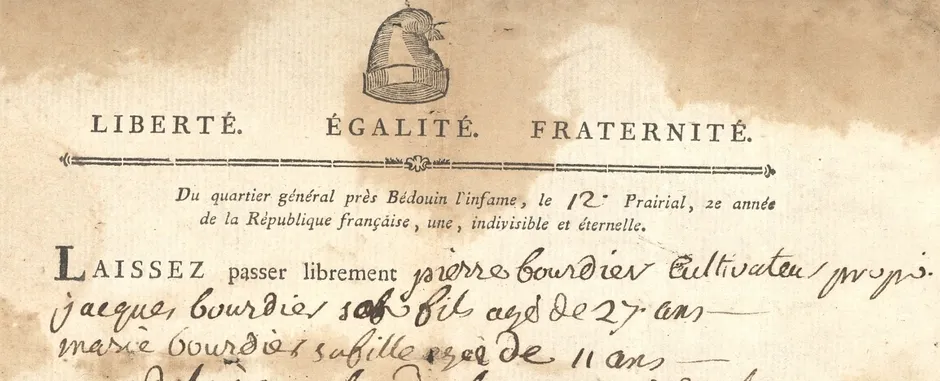 Document imprimé et manuscrit portant en-tête "Liberté, égalité, fraternité"
